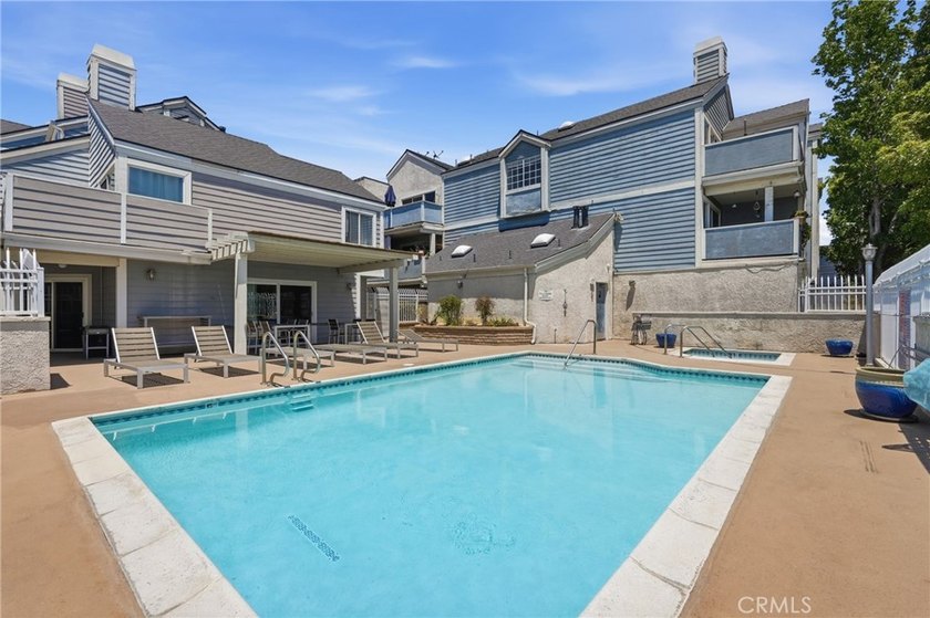 This top floor Long Beach condo features 1 bedroom, 1 bathroom - photo 12