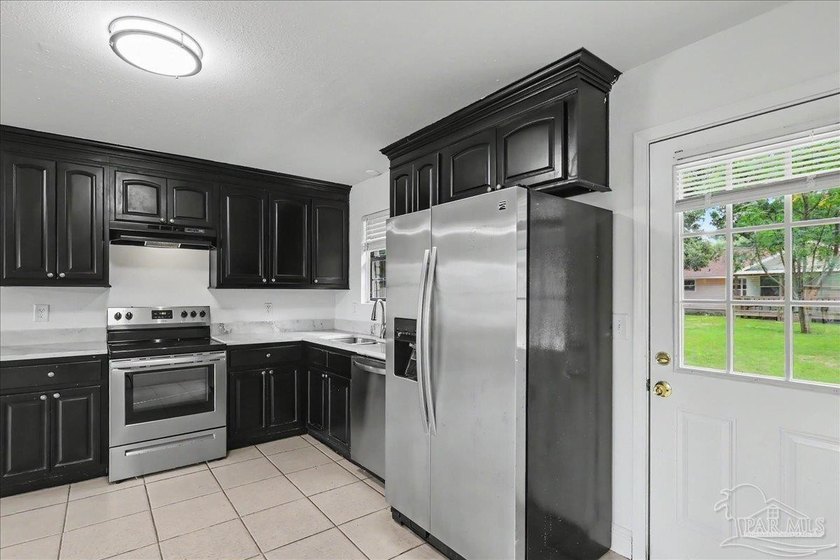 Welcome to this beautifully updated 3-bedroom, 2-bath brick home - photo 11