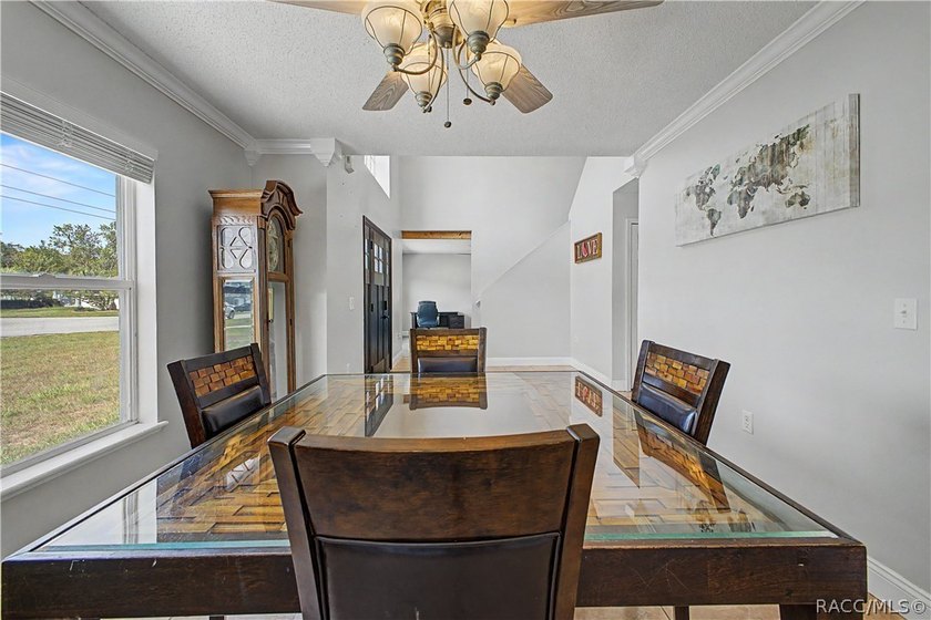 Welcome to this beautifully maintained one-owner pool home - photo 11