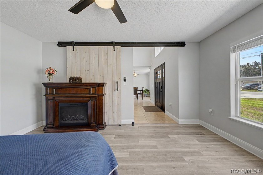 Welcome to this beautifully maintained one-owner pool home - photo 13