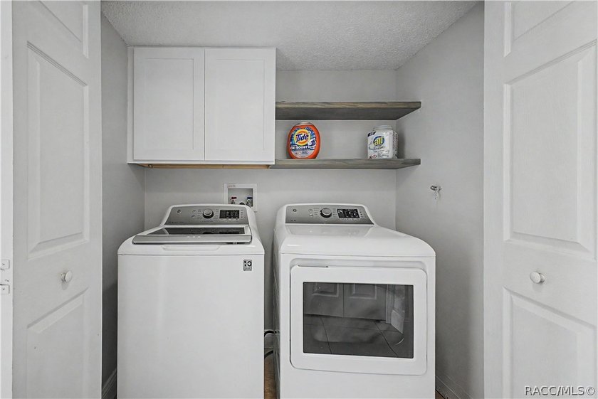 Welcome to this beautifully maintained one-owner pool home - photo 19