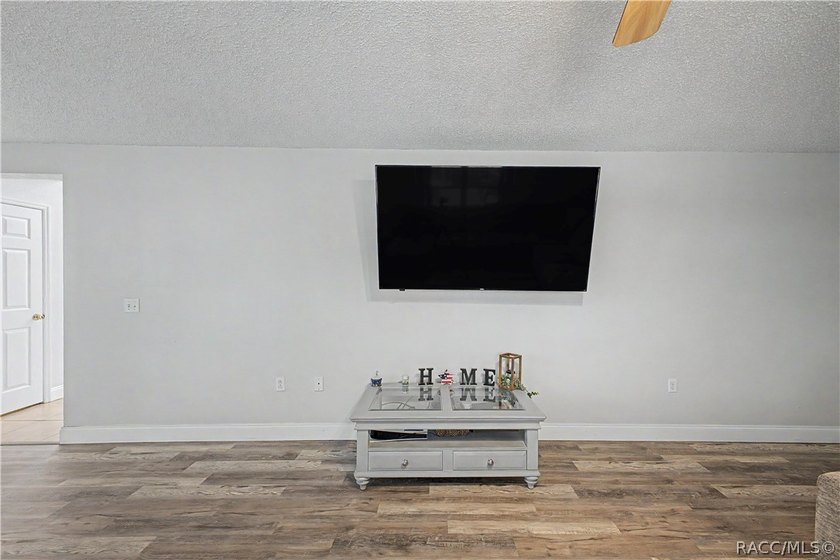 Welcome to this beautifully maintained one-owner pool home - photo 22