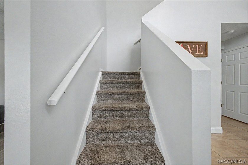 Welcome to this beautifully maintained one-owner pool home - photo 28