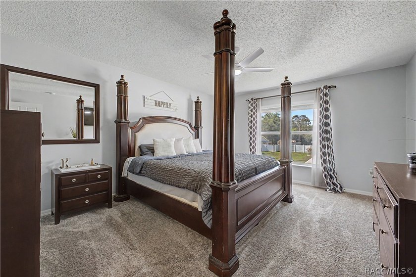 Welcome to this beautifully maintained one-owner pool home - photo 30