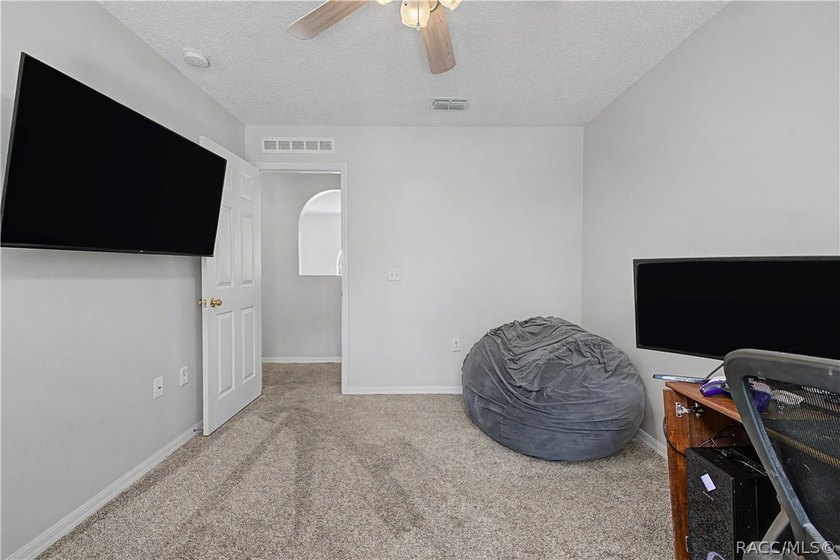 Welcome to this beautifully maintained one-owner pool home - photo 37