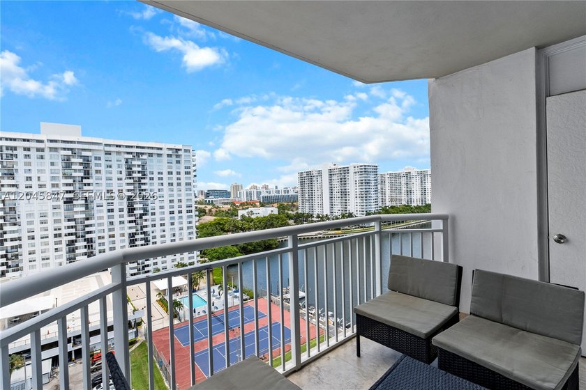 Spacious 2-Bedroom Waterfront Condo in Aventura. Enjoy modern - photo 11