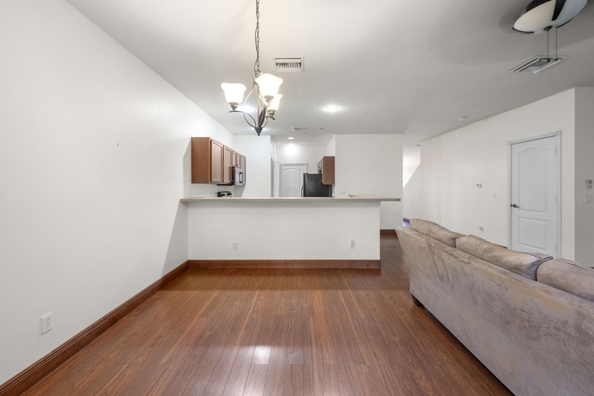 This River Oaks townhome has over 1,900 feet of living area! - photo 13