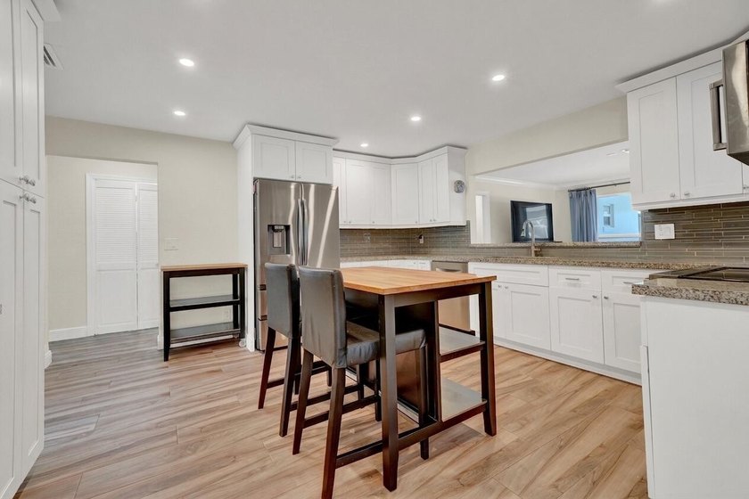 Welcome to this beautifully maintained golf course residence in - photo 15