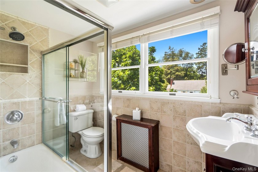Welcome home to Birdwatch, a beautifully updated four-bedroom - photo 17