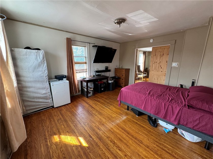 Welcome to 604 Upper Falls Blvd! This home offers two completely - photo 18