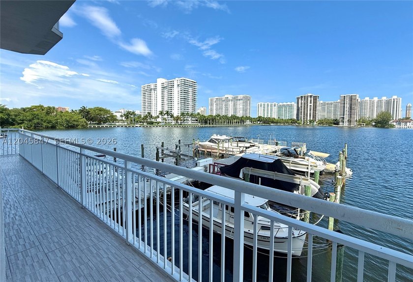 Spacious 2-Bedroom Waterfront Condo in Aventura. Enjoy modern - photo 18