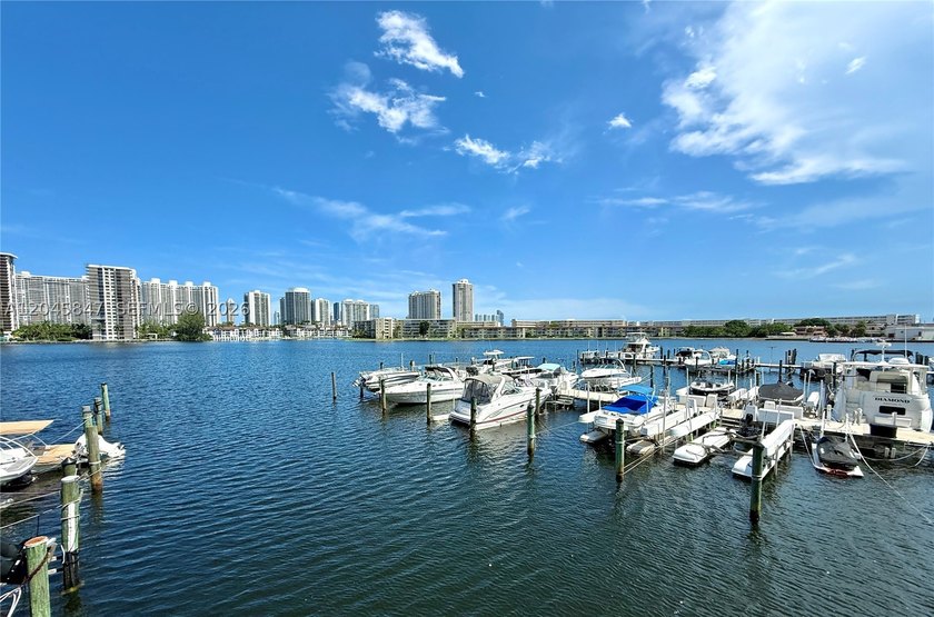 Spacious 2-Bedroom Waterfront Condo in Aventura. Enjoy modern - photo 19