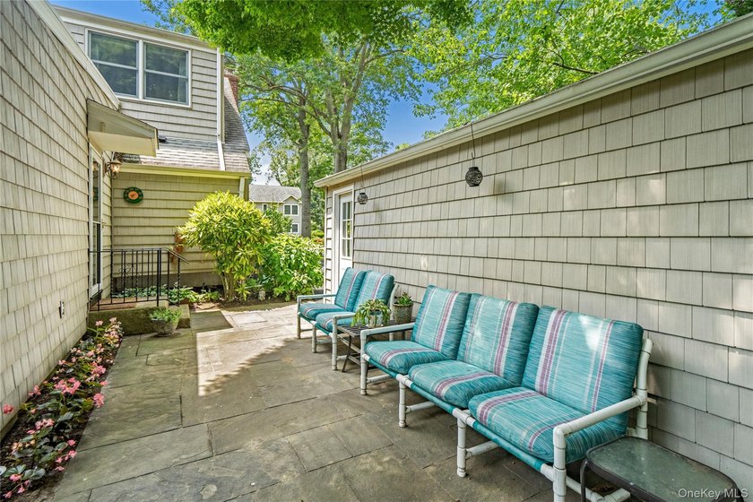 Welcome home to Birdwatch, a beautifully updated four-bedroom - photo 19