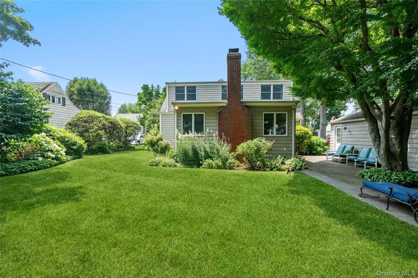 Welcome home to Birdwatch, a beautifully updated four-bedroom - photo 21