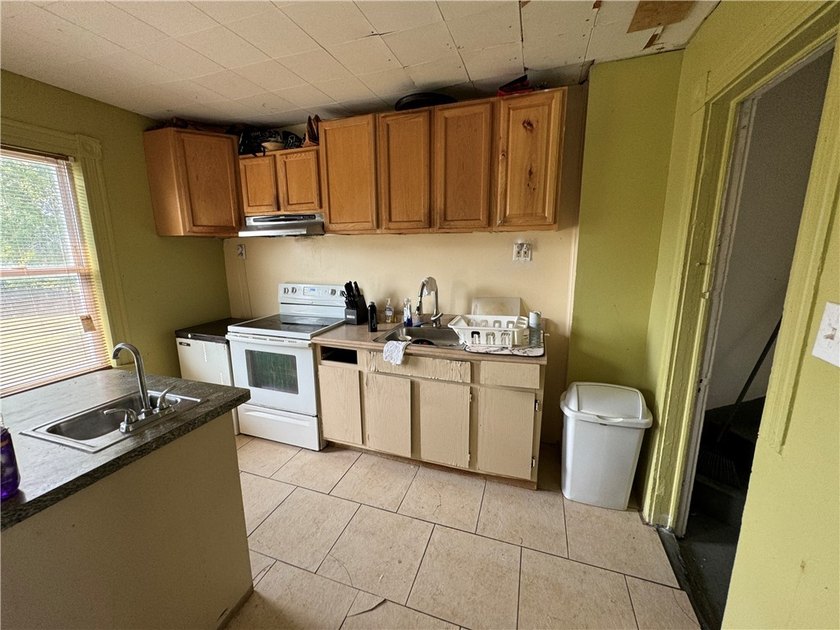 Welcome to 604 Upper Falls Blvd! This home offers two completely - photo 22