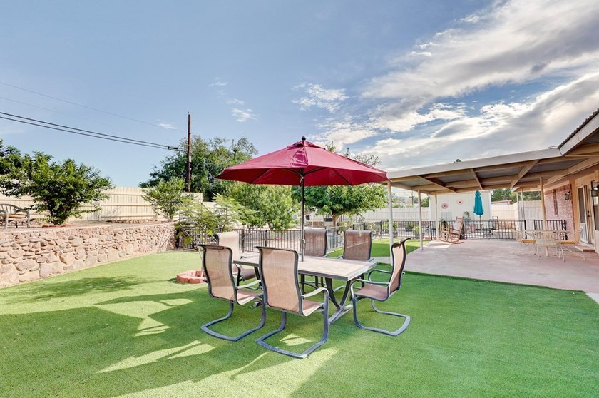Welcome home to this beautifully maintained 3-bedroom - photo 22