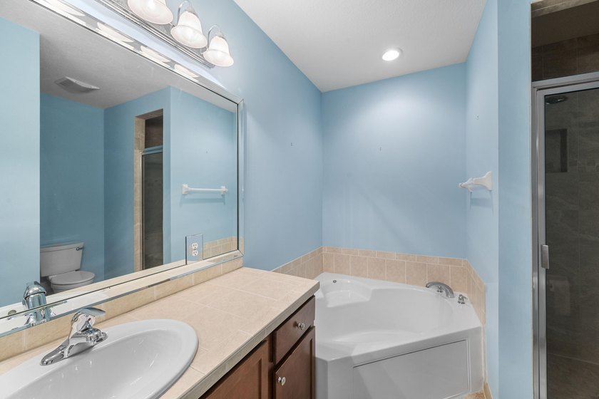 This River Oaks townhome has over 1,900 feet of living area! - photo 22
