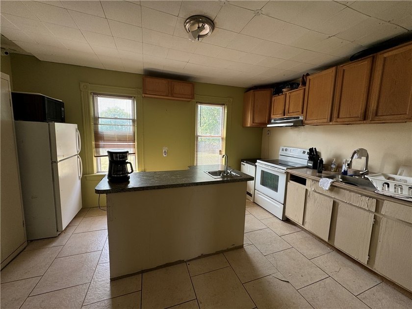 Welcome to 604 Upper Falls Blvd! This home offers two completely - photo 24