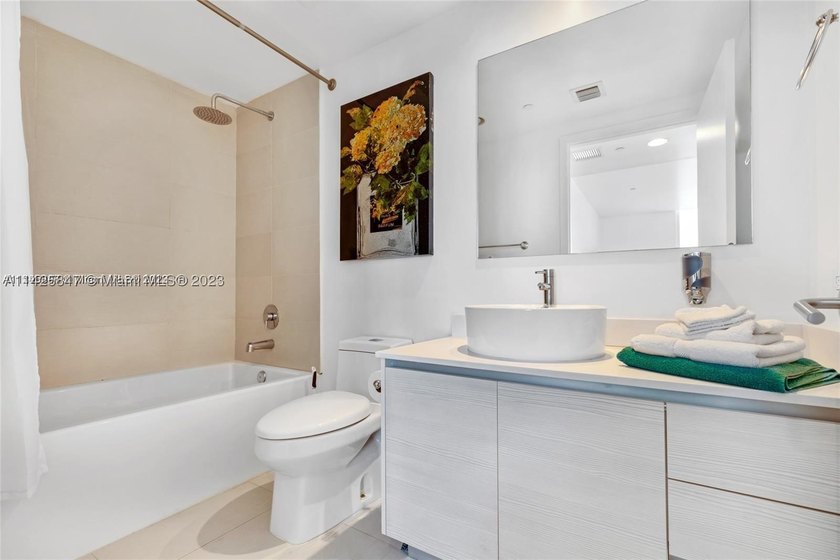PENTHOUSE UNIT -  &amp; SHORT TERM RENTAL FRIENDLY! Situated in the - photo 25