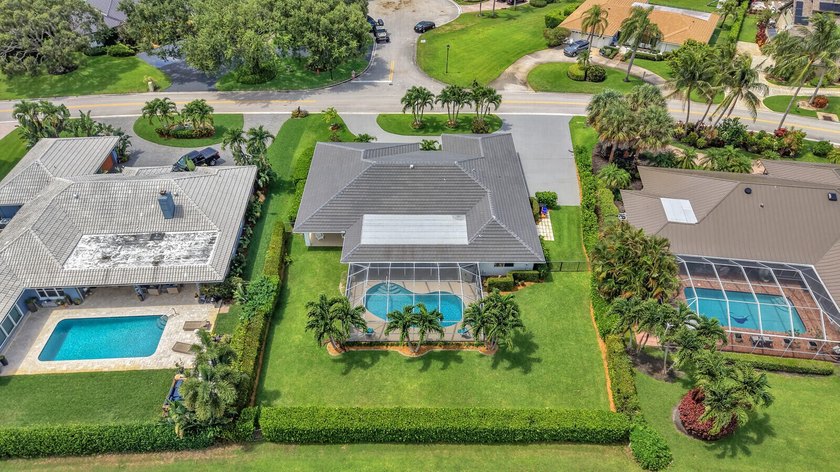 Welcome to this beautifully maintained golf course residence in - photo 25
