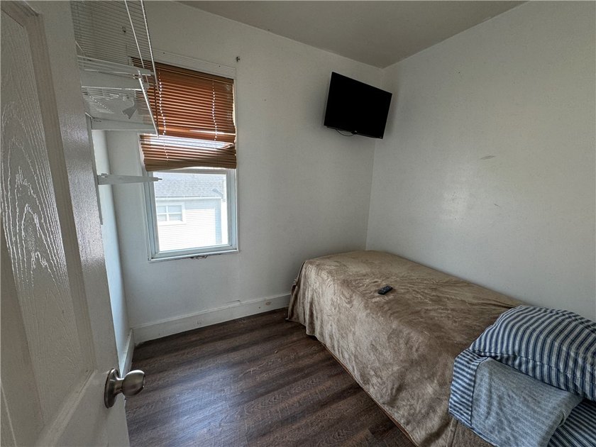 Welcome to 604 Upper Falls Blvd! This home offers two completely - photo 27