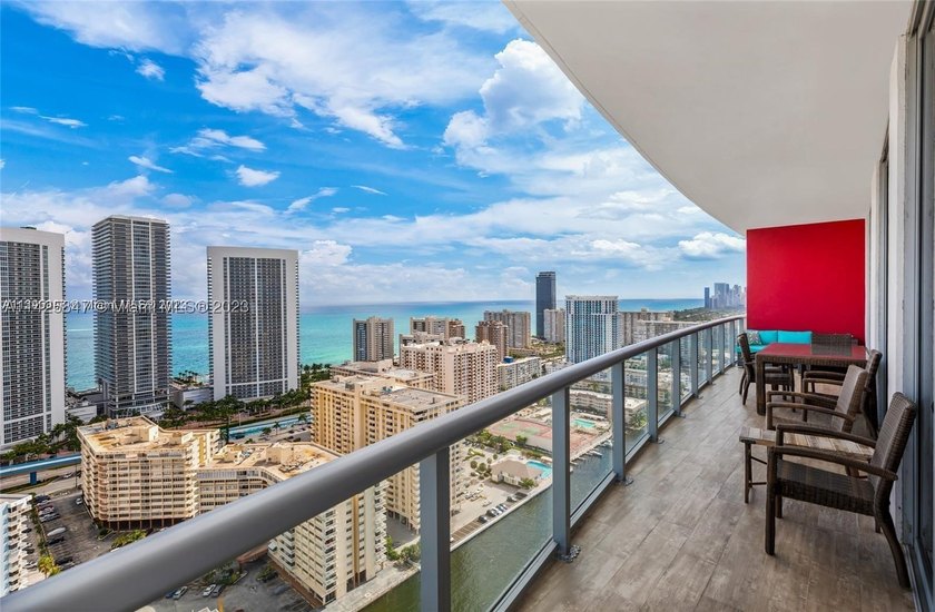 PENTHOUSE UNIT -  &amp; SHORT TERM RENTAL FRIENDLY! Situated in the - photo 27