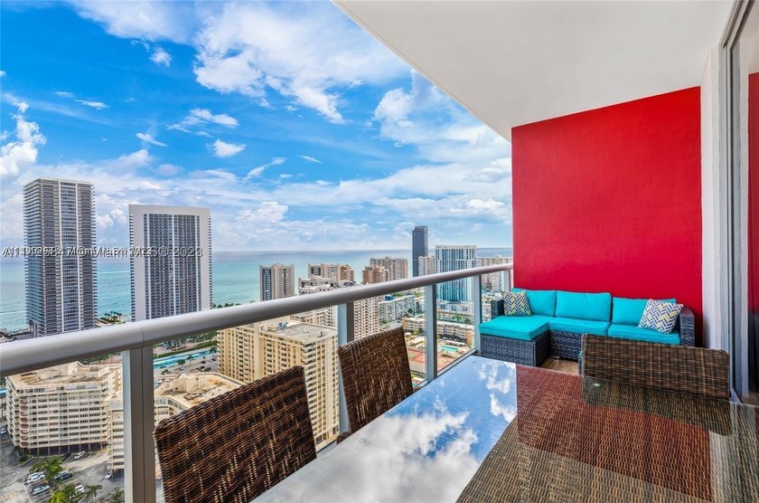PENTHOUSE UNIT -  &amp; SHORT TERM RENTAL FRIENDLY! Situated in the - photo 28