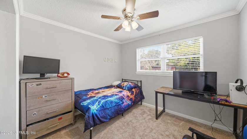 Welcome to this beautifully renovated 4-bedroom, 3-bathroom - photo 34