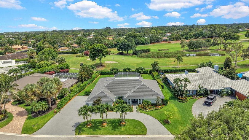Welcome to this beautifully maintained golf course residence in - photo 36