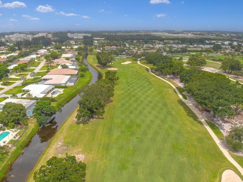 Welcome to this beautifully maintained golf course residence in - photo 46