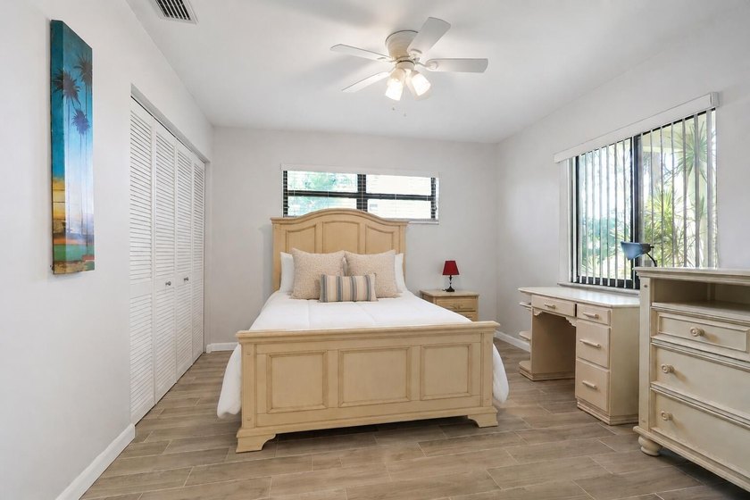 Beautifully renovated lakefront corner first-floor condo - photo 13
