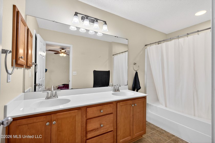 Motivated sellers! This move-in ready property features a new - photo 18