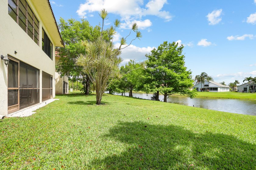 Beautifully renovated lakefront corner first-floor condo - photo 20