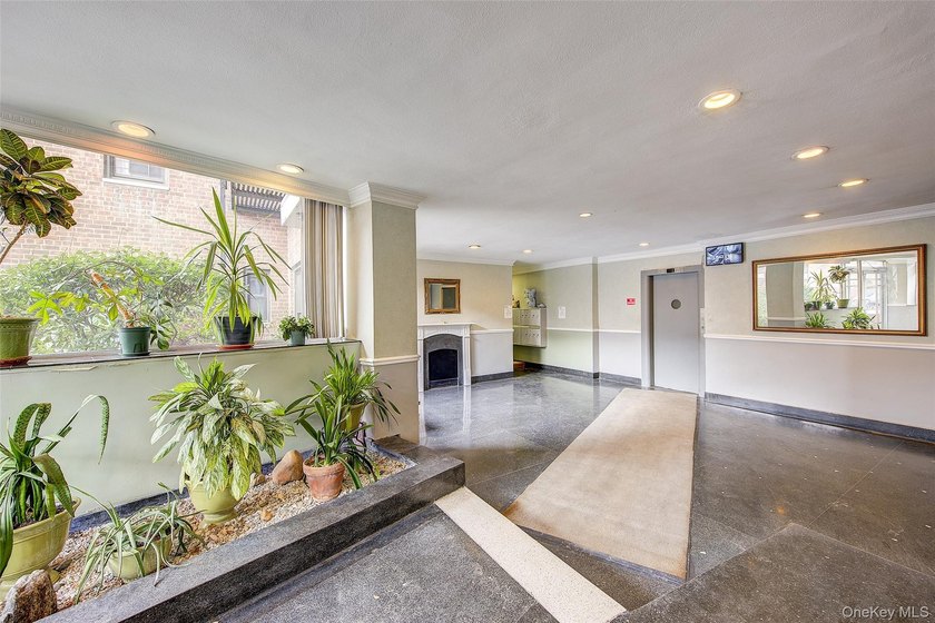 STUDIO + 1 BATH Oversized Corner Floor Plan w/ EIK and Sep - photo 21