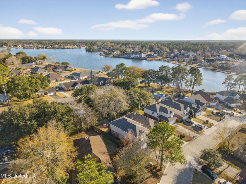 Motivated sellers! This move-in ready property features a new - photo 26