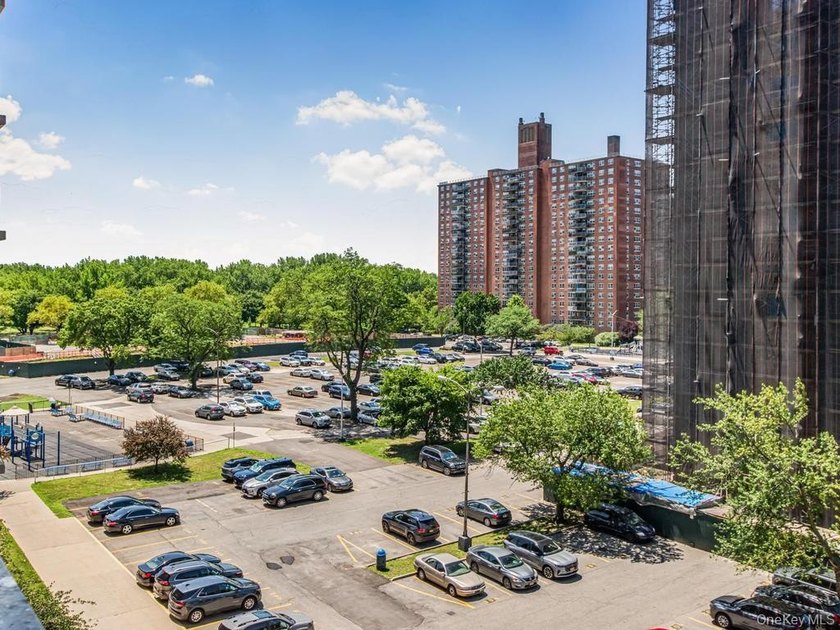 Great Opportunity to own this gorgeous 2 Bedroom 1 Bath co op - photo 11