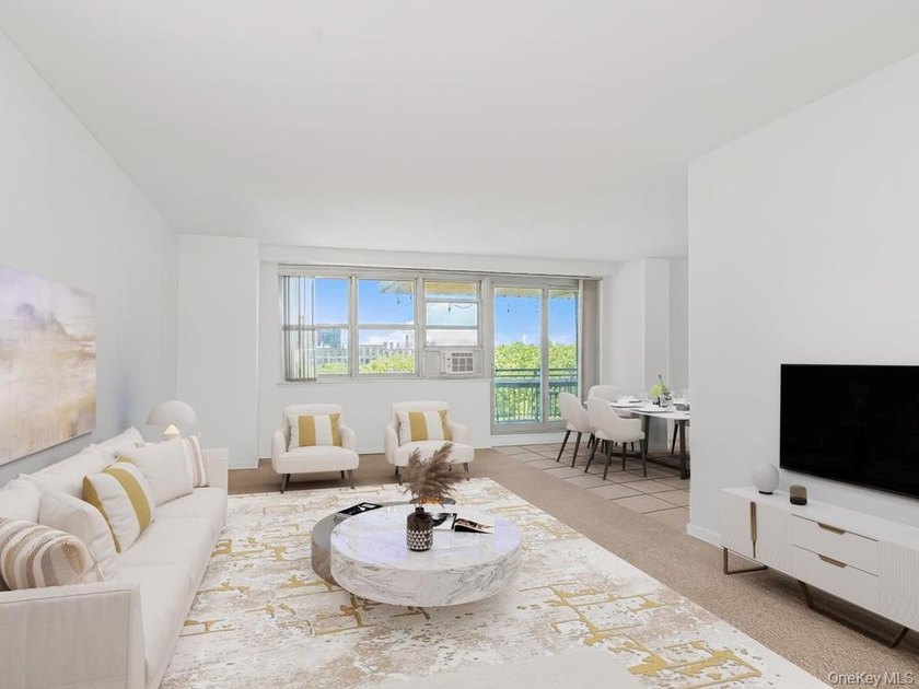 Great Opportunity to own this gorgeous 2 Bedroom 1 Bath co op - photo 14