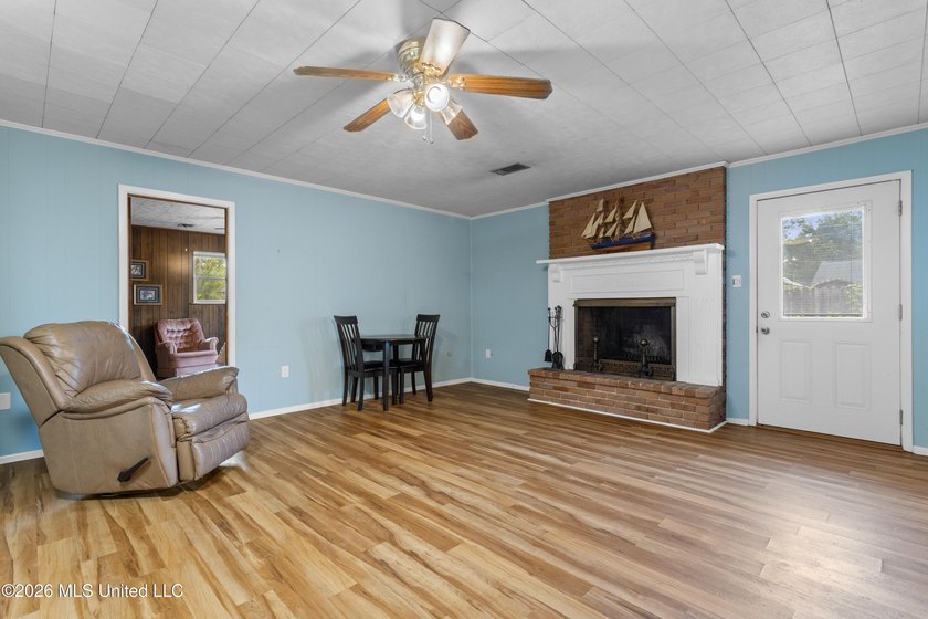 Welcome home to this beautifully maintained one-owner home in - photo 17