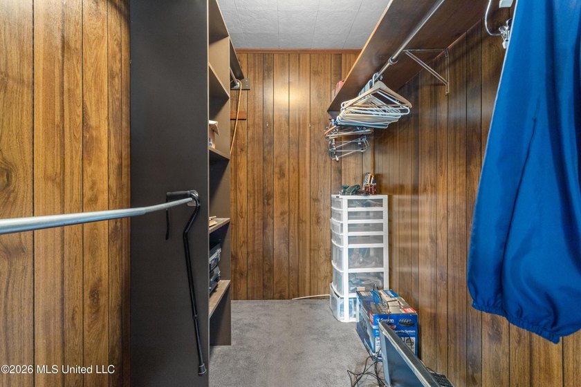 Welcome home to this beautifully maintained one-owner home in - photo 22