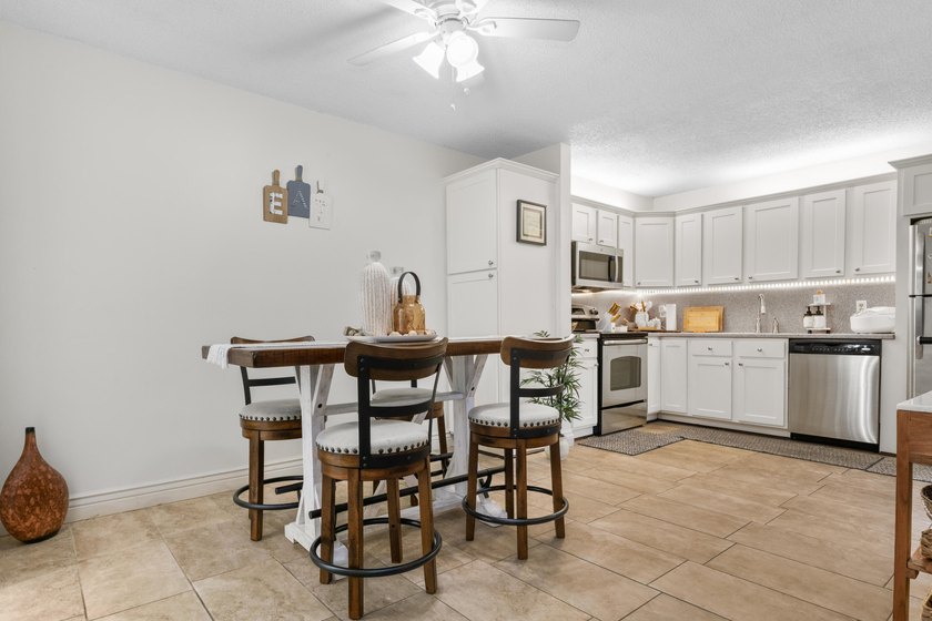 Beautifully Updated 2-Bedroom, 2-Bath Townhouse with Spacious - photo 11