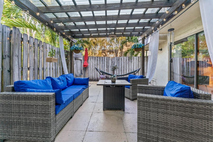 Beautifully Updated 2-Bedroom, 2-Bath Townhouse with Spacious - photo 25