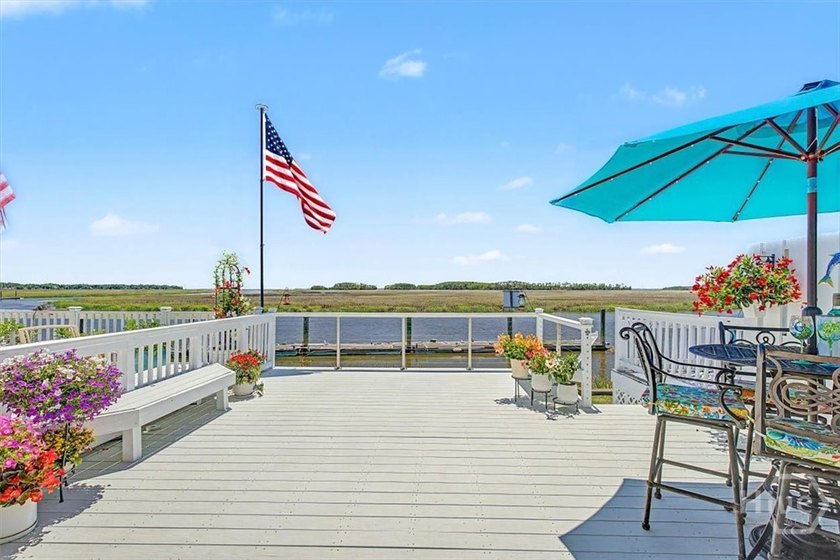 DEEP WATER - BOATER'S PARADISE - BEAUTIFULLY RENOVATED - photo 3