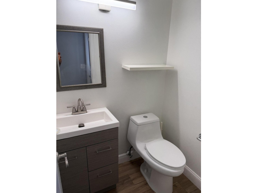 beatifull townhouse 2 bedrooms 2 bathrooms 1 half bathroom - photo 13