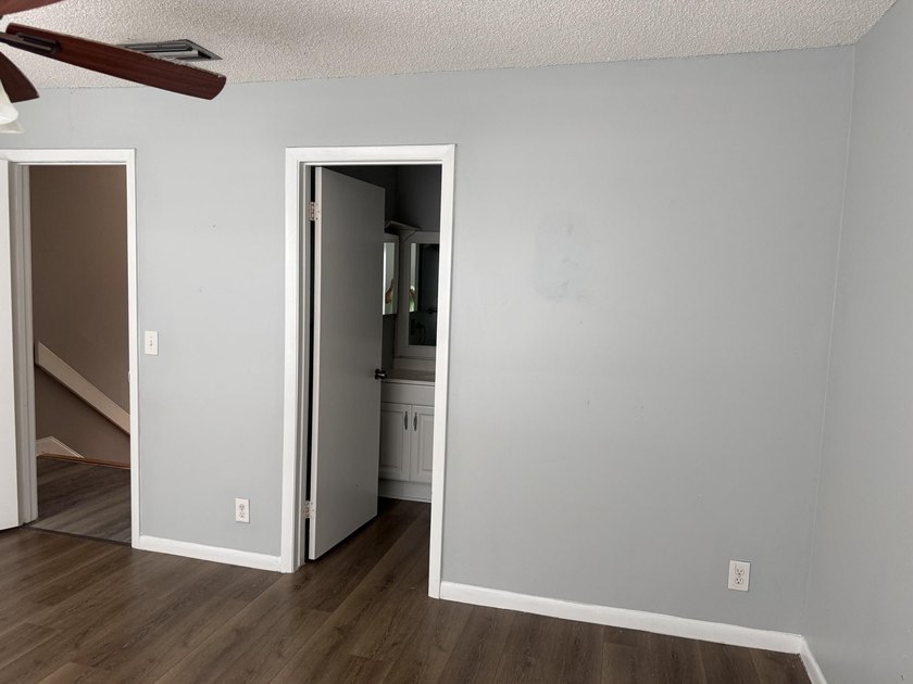 beatifull townhouse 2 bedrooms 2 bathrooms 1 half bathroom - photo 18