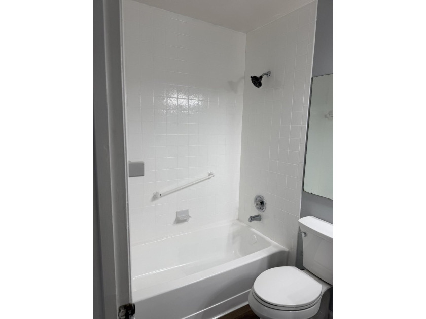 beatifull townhouse 2 bedrooms 2 bathrooms 1 half bathroom - photo 23