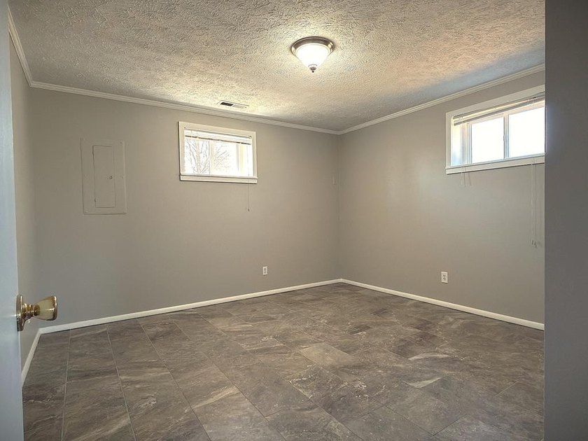 Tucked away on 5 fully fenced acres, this unique 3-bed, 2-bath - photo 21