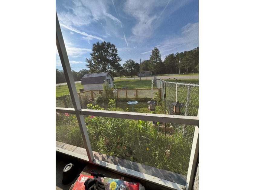 This 3/2 SWGA home is centrally located 10 miles south of - photo 23