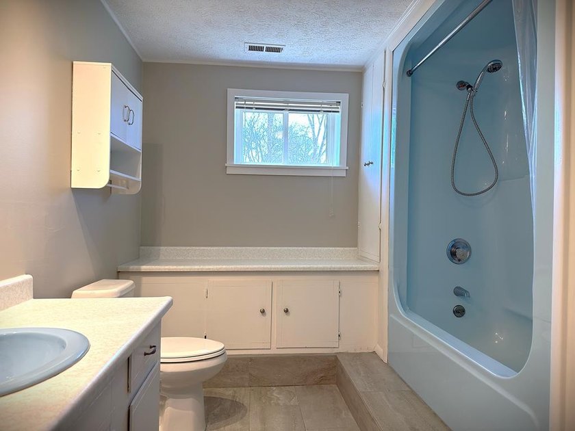 Tucked away on 5 fully fenced acres, this unique 3-bed, 2-bath - photo 30