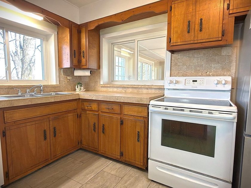 Tucked away on 5 fully fenced acres, this unique 3-bed, 2-bath - photo 38