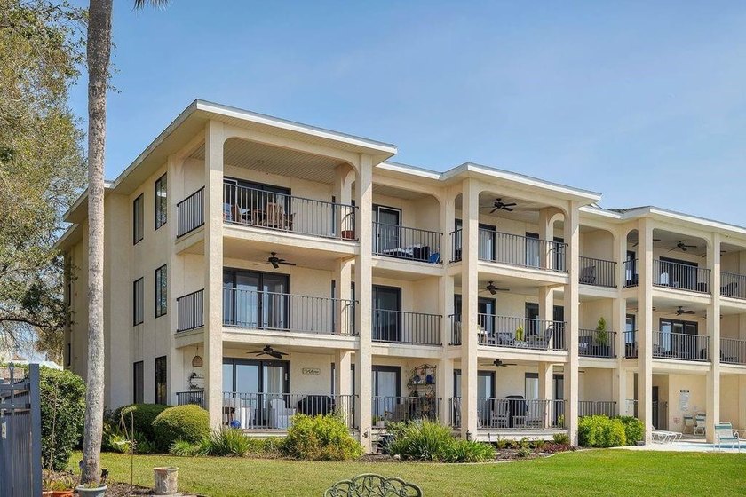 Imagine stepping out onto your balcony with the ocean right in - photo 3